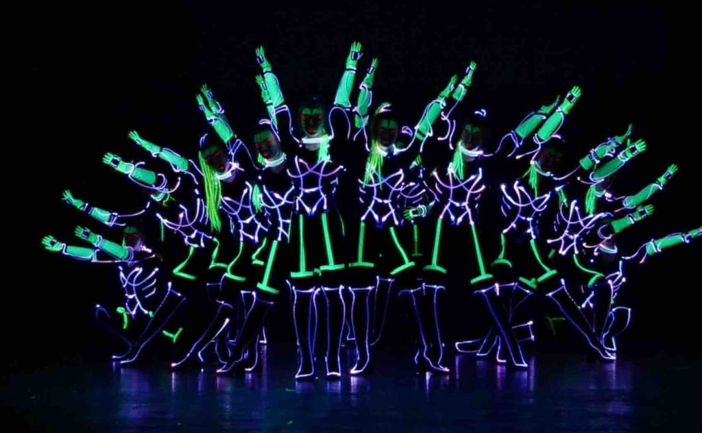 SPECIALTY & VISUAL PERFORMERS